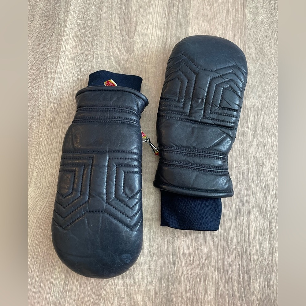 Vintage Kombi navy blue leather mittens mitts in quilted diamond pattern. M